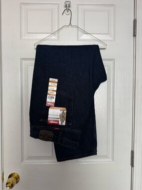 Wrangler Men's Dark Navy Relaxed Fit Jeans